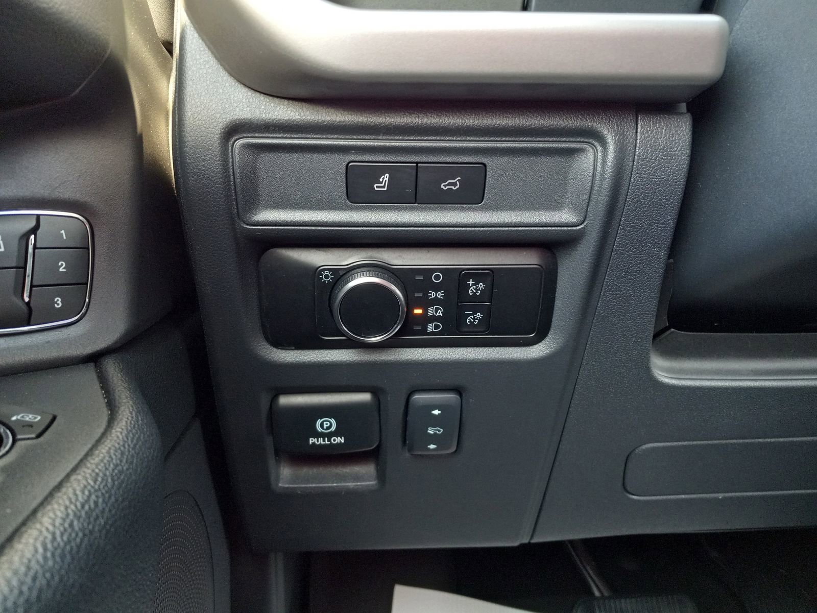 Used 2024 Ford Expedition XLT image 27