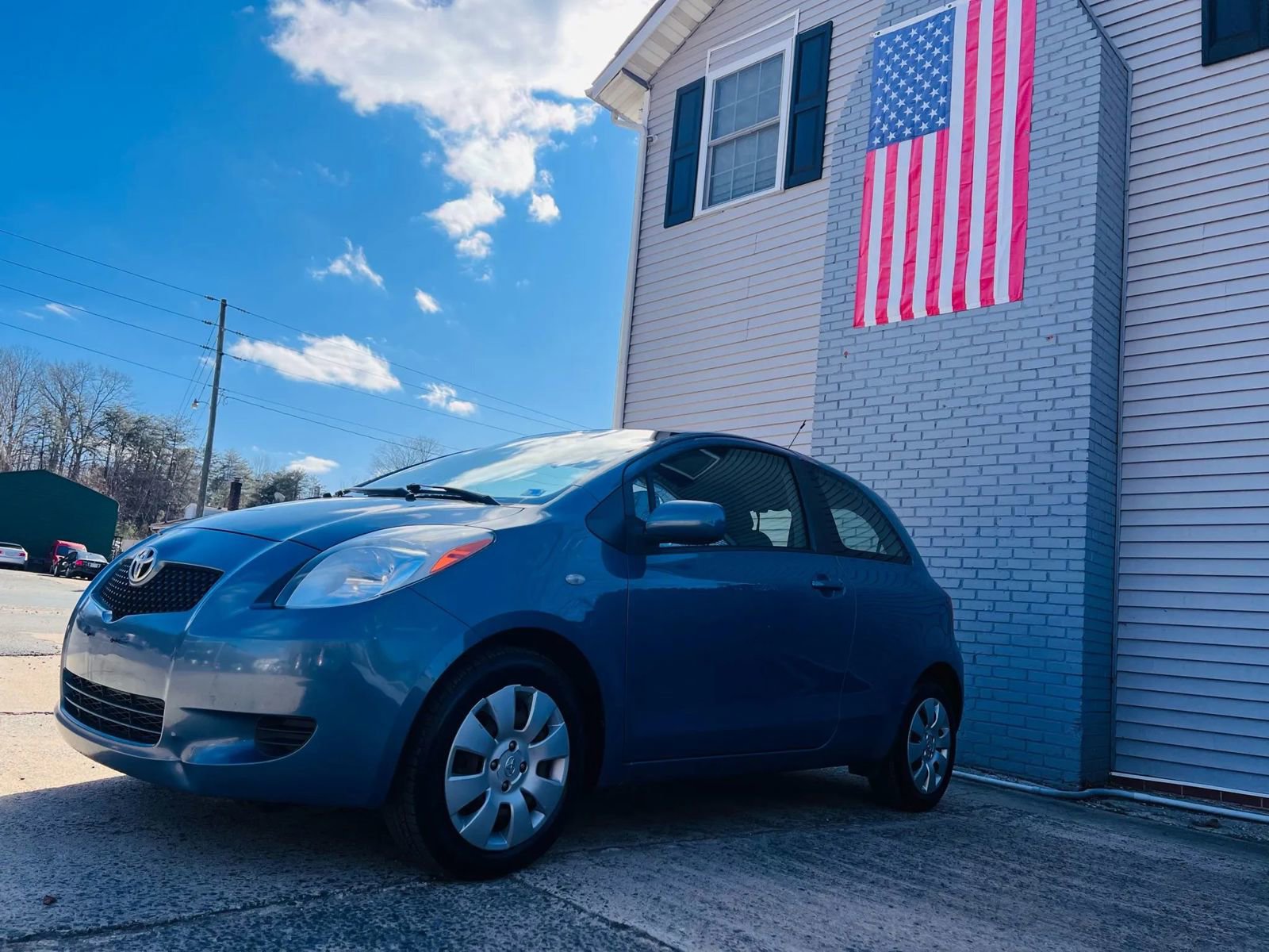 Used 2008 Toyota Yaris 2-Door Hatchback image 2