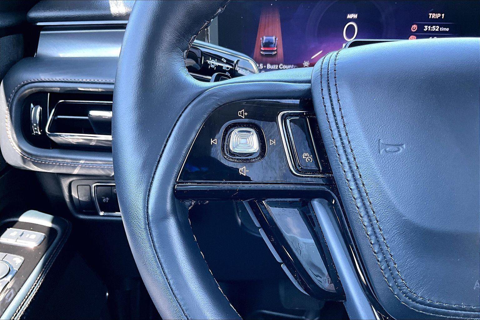 Used 2025 Lincoln Aviator AWD image 19