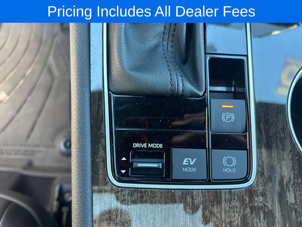New 2025 Toyota Sienna Limited FWD image 8