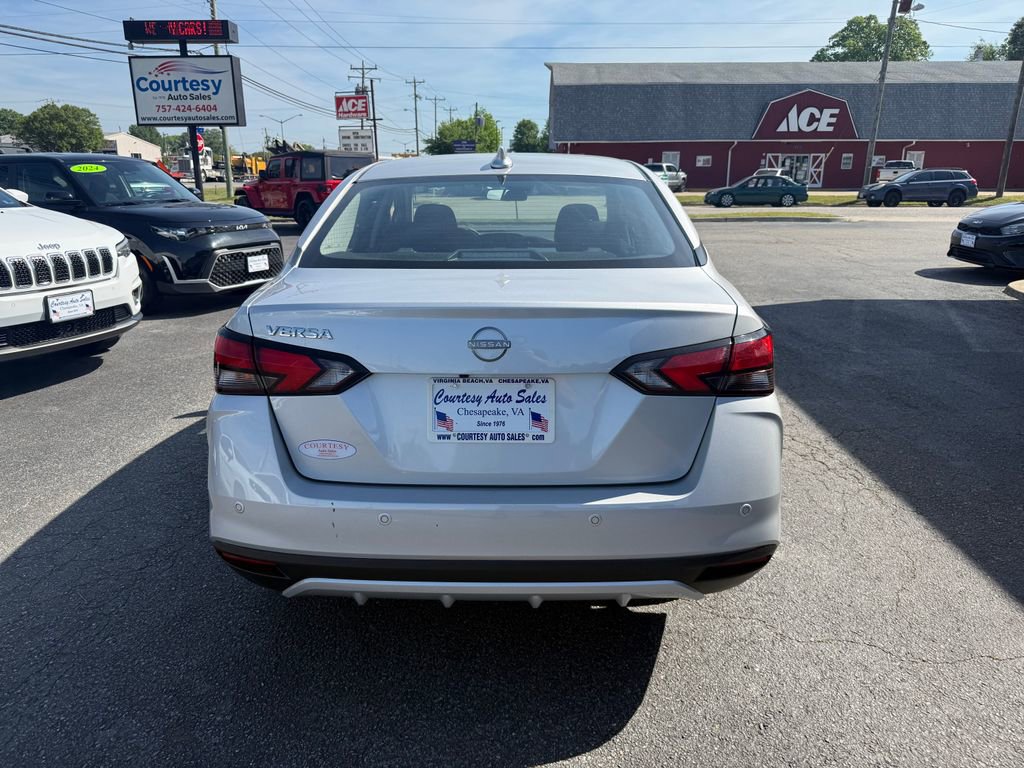 Used 2025 Nissan Versa SV image 7
