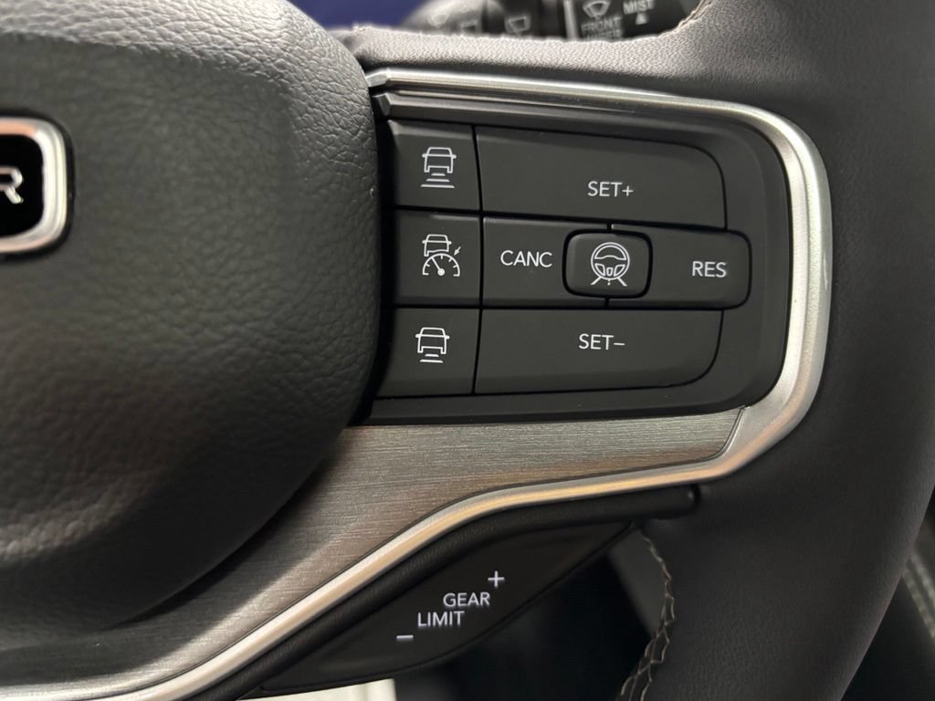 Used 2026 Jeep Grand Wagoneer L Limited AWD/4WD image 19
