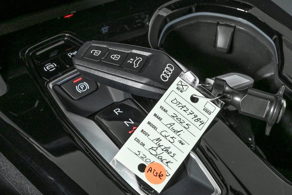 New 2025 Audi Q5 Premium Plus w/ Premium Plus AWD/4WD image 13