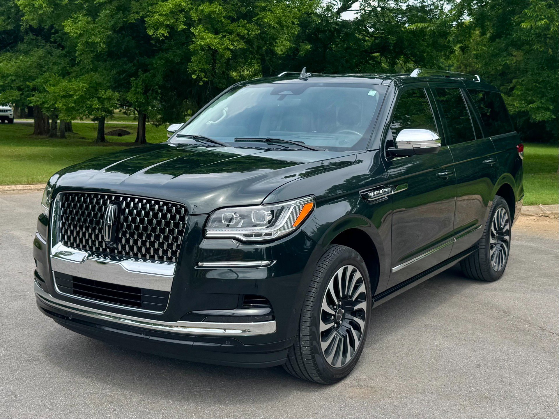 Used 2022 Lincoln Navigator Black Label image 2