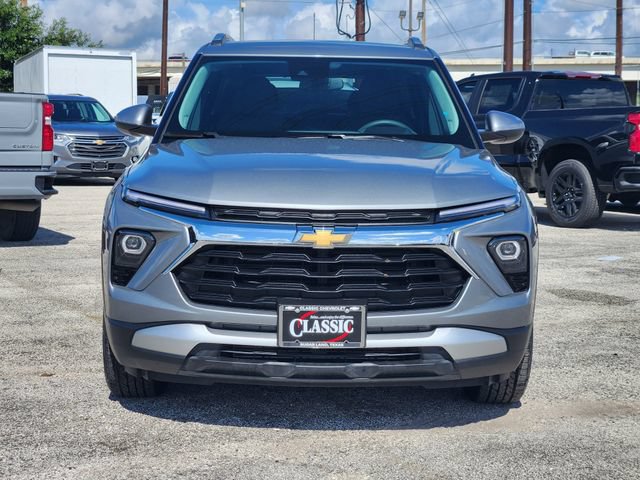 Used 2025 Chevrolet TrailBlazer LT AWD/4WD image 2