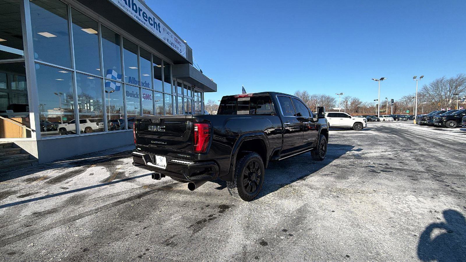Used 2024 GMC Sierra 2500 Denali Ultimate w/ Snow Plow Prep/Camper Package image 7