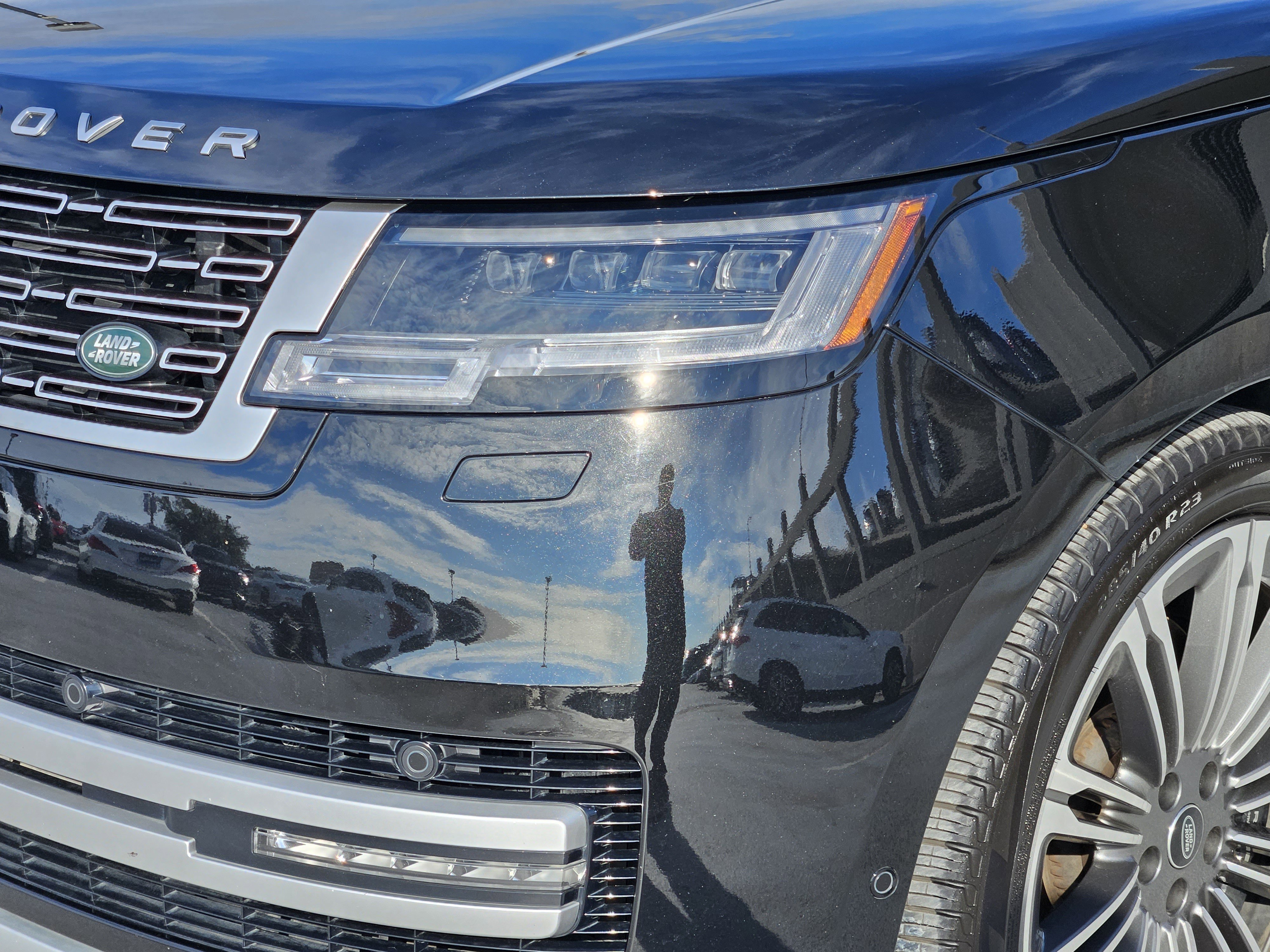 Used 2024 Land Rover Range Rover Autobiography image 11