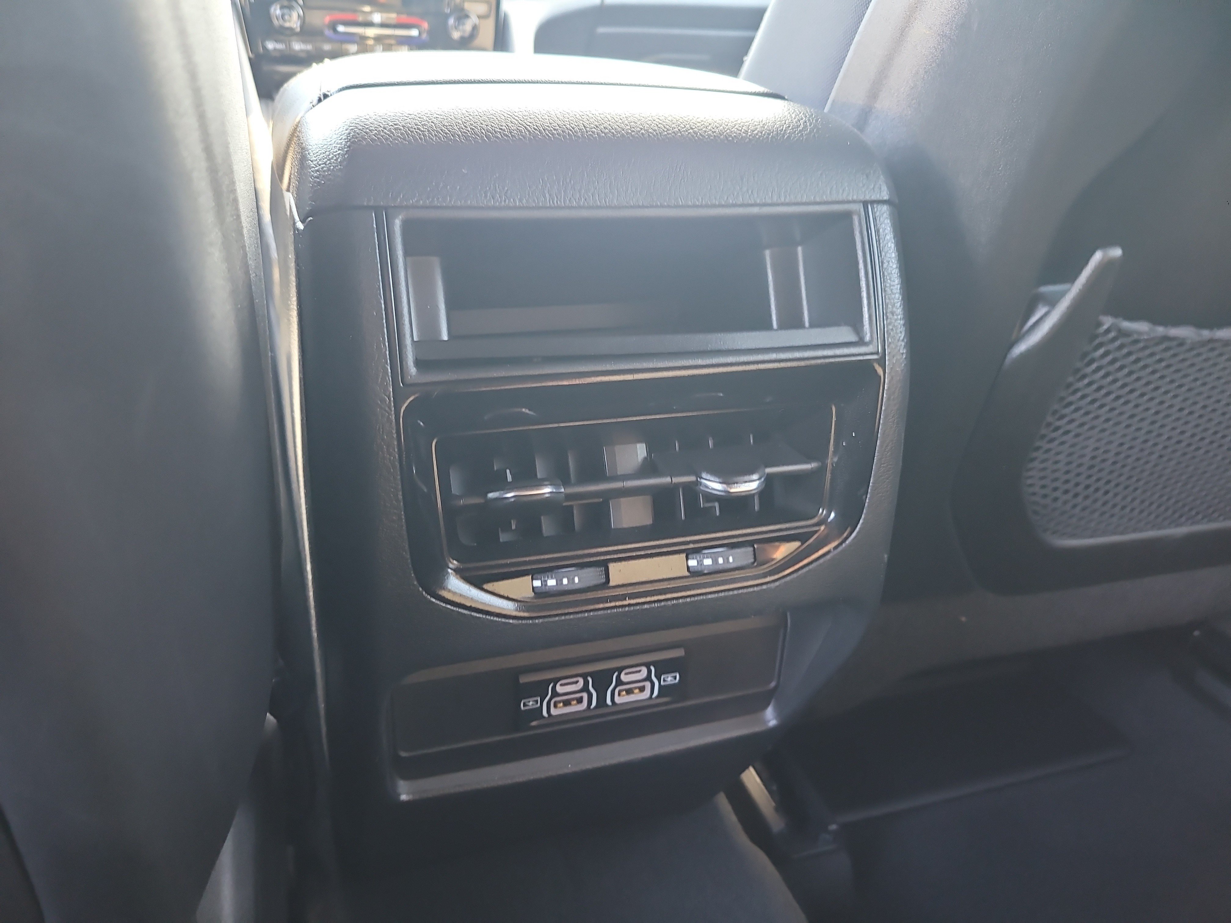 Used 2024 Jeep Grand Cherokee Laredo AWD/4WD image 13