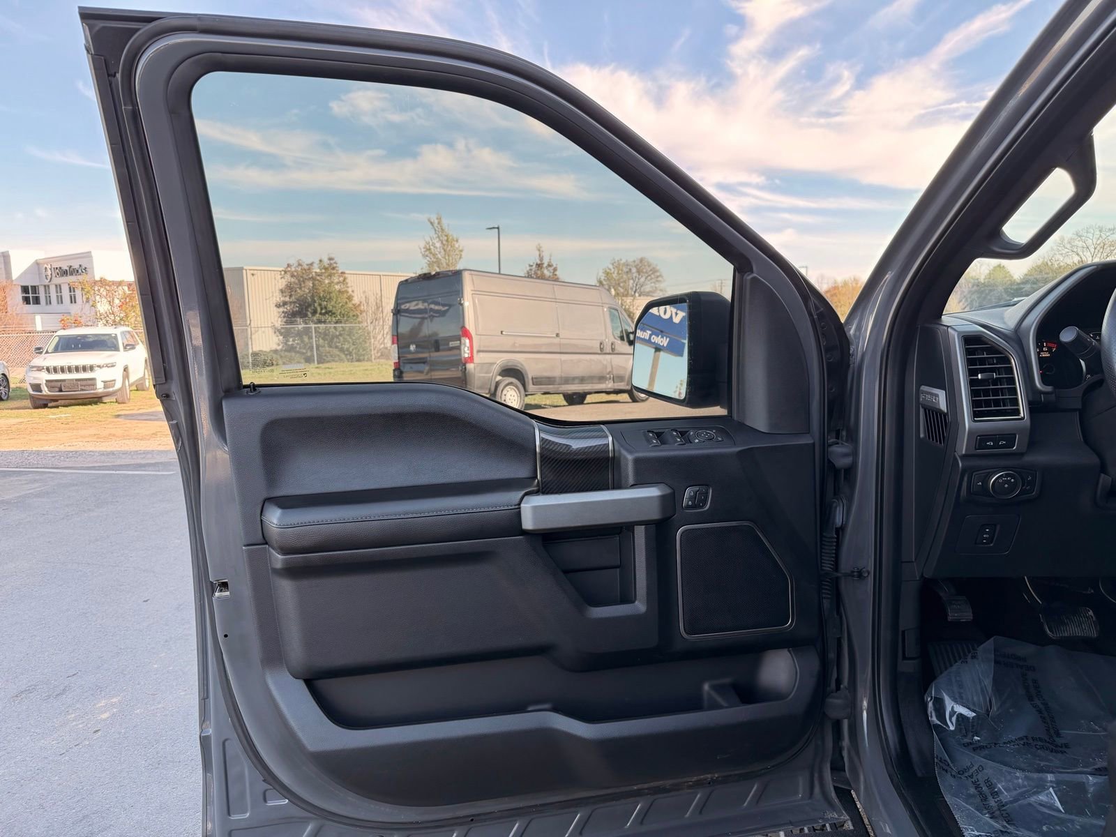 Used 2018 Ford F150 Raptor w/ Equipment Group 802A Luxury image 16