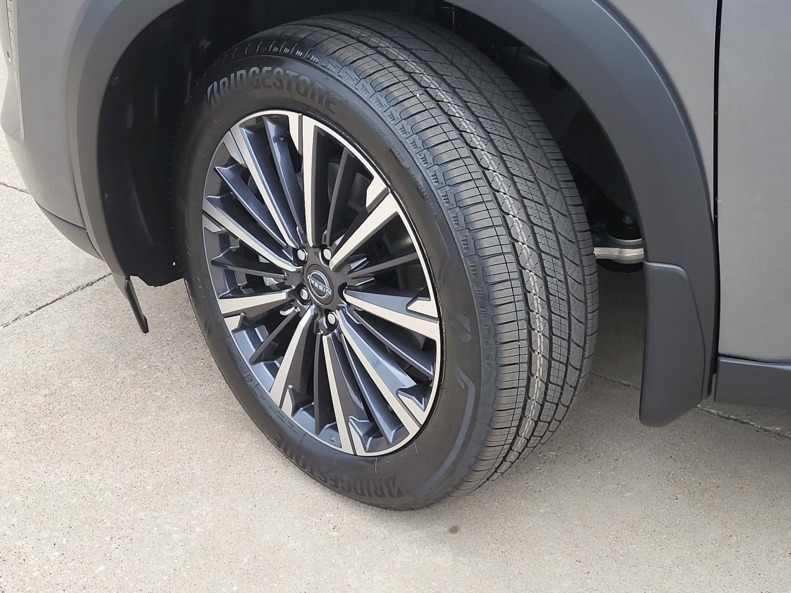 New 2026 Nissan Pathfinder Platinum FWD image 11