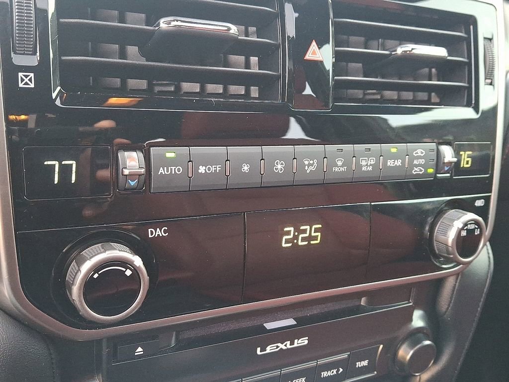 Used 2023 Lexus GX 460 Premium w/ Premium Package image 18