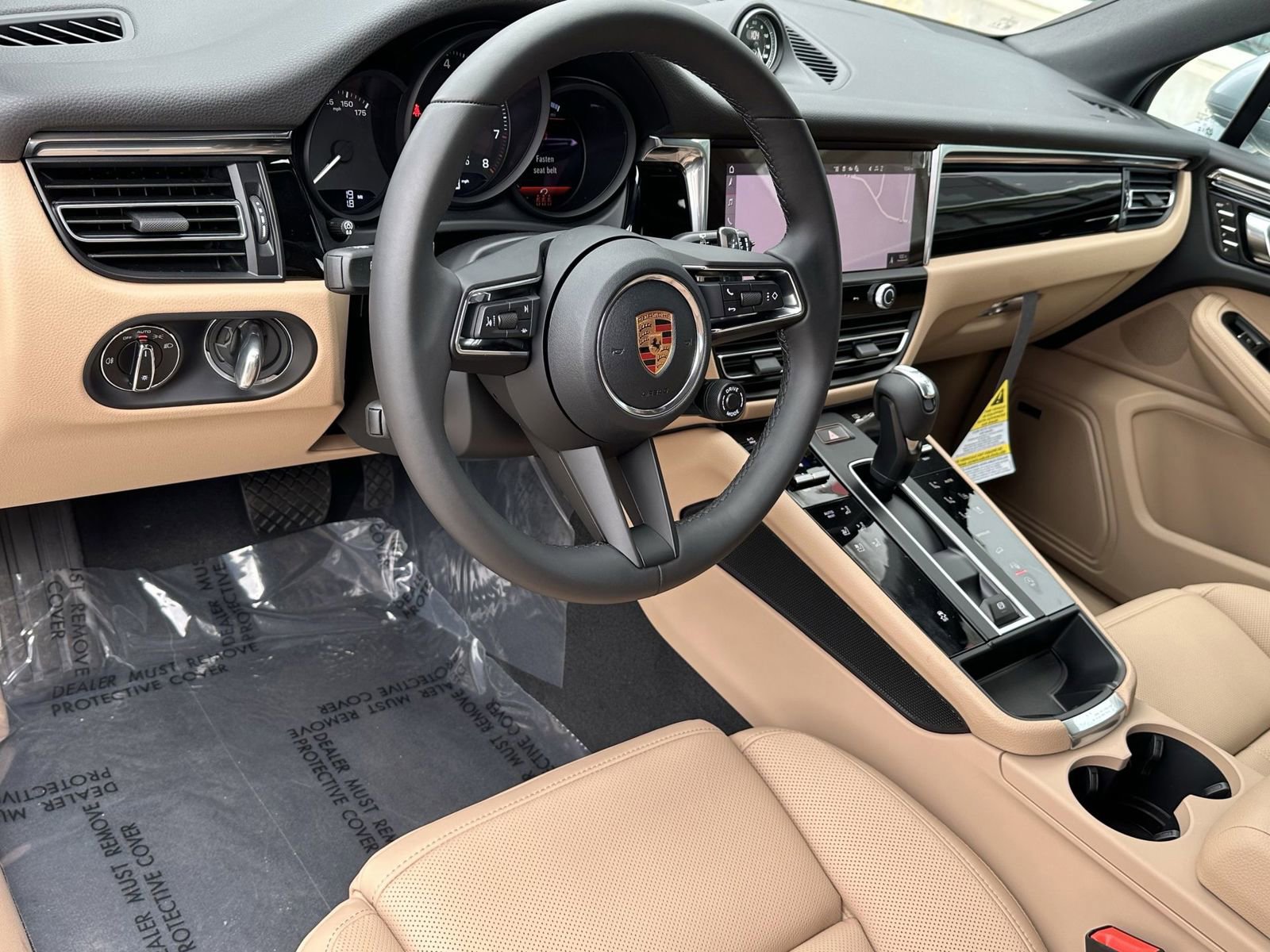 Certified 2026 Porsche Macan image 4