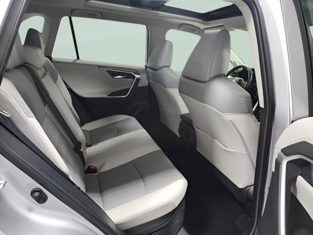 Used 2020 Toyota RAV4 Limited image 21