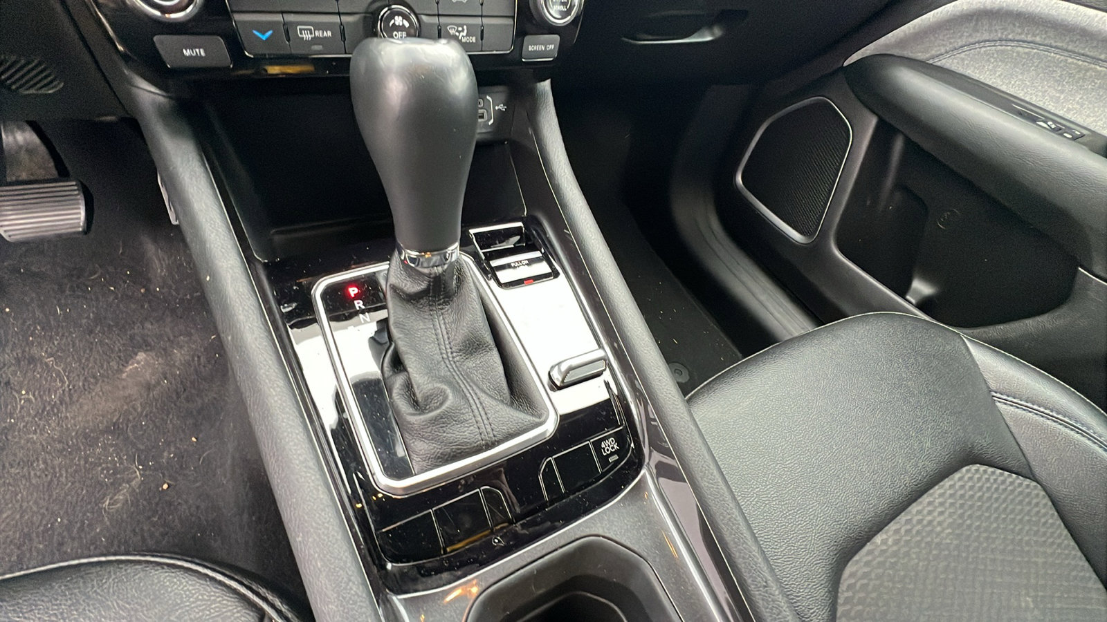 Used 2024 Jeep Compass Latitude image 30