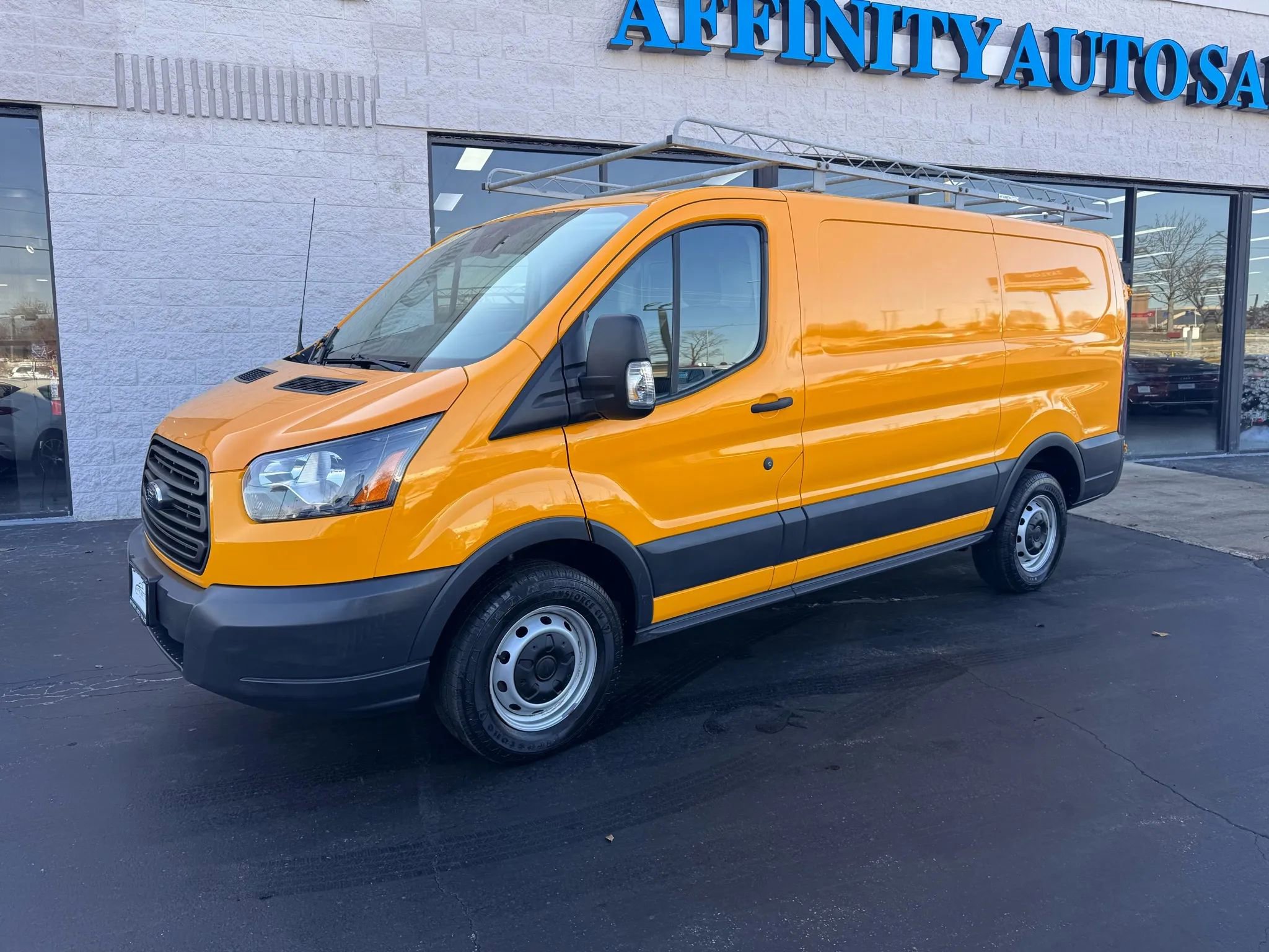 Used 2018 Ford Transit 250 130 Low Roof image 2