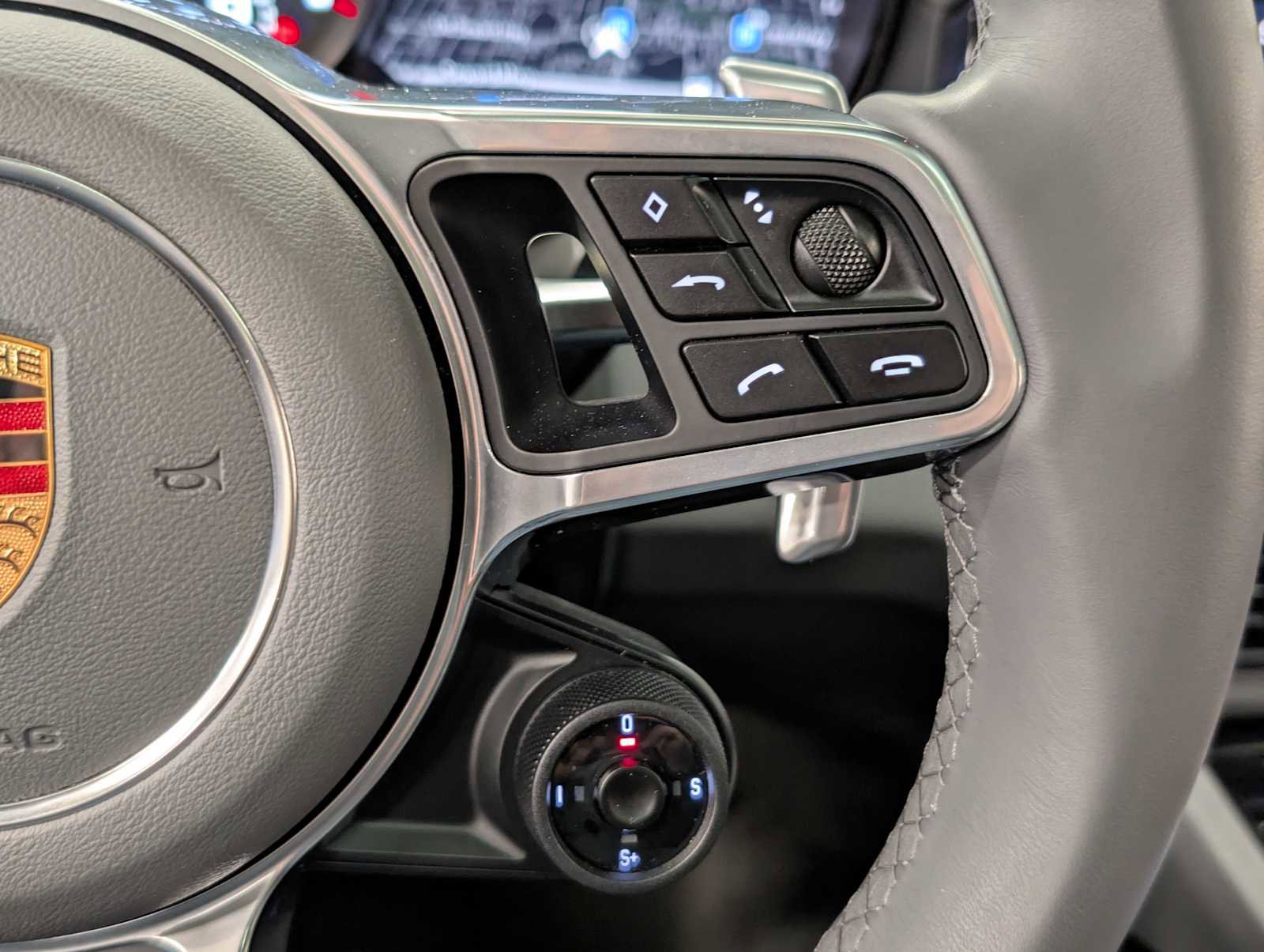 Used 2023 Porsche Cayenne Coupe image 39