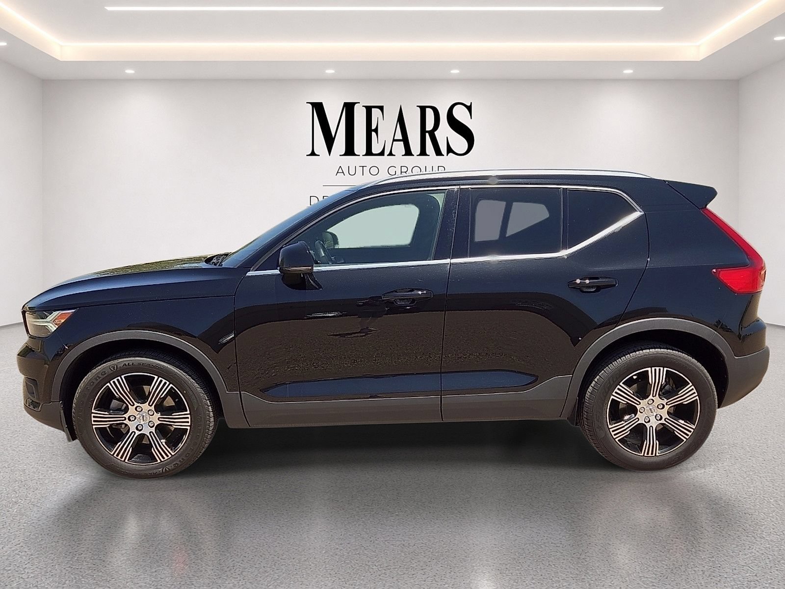 Used 2021 Volvo XC40 T4 Inscription FWD image 3