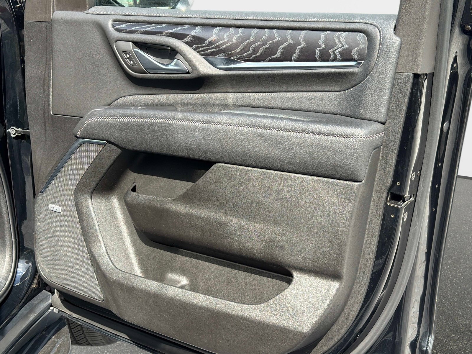 Used 2023 GMC Yukon XL Denali image 21