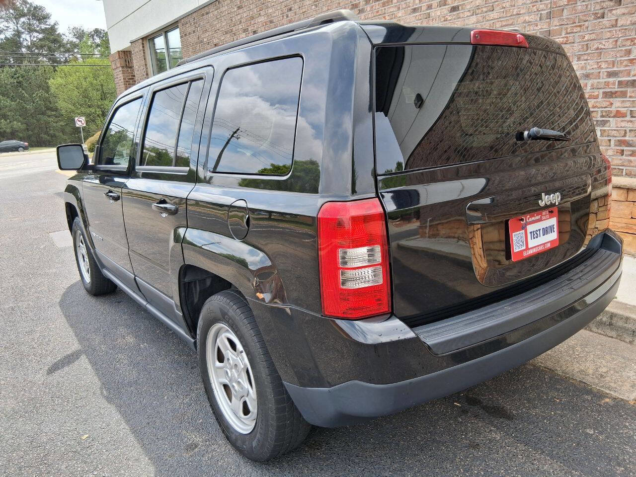 Used 2017 Jeep Patriot Sport w/ Power Value Group FWD image 3