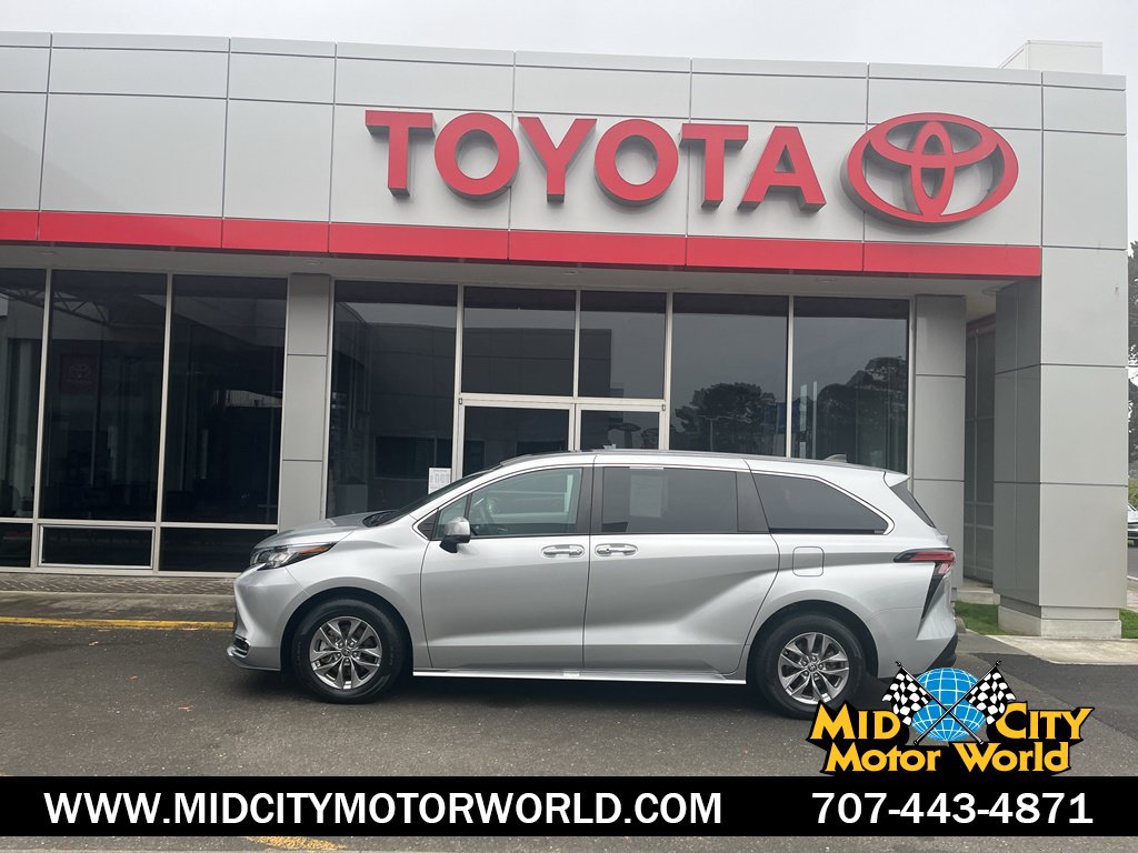 Used 2022 Toyota Sienna XLE