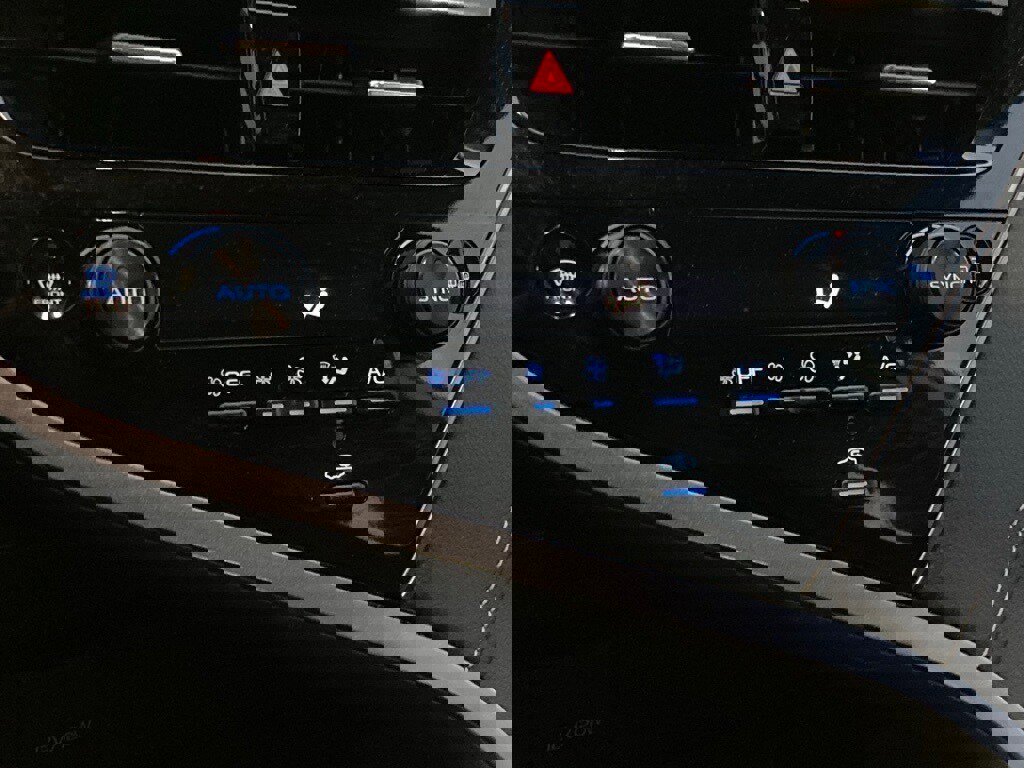 Used 2023 Toyota Camry SE image 25