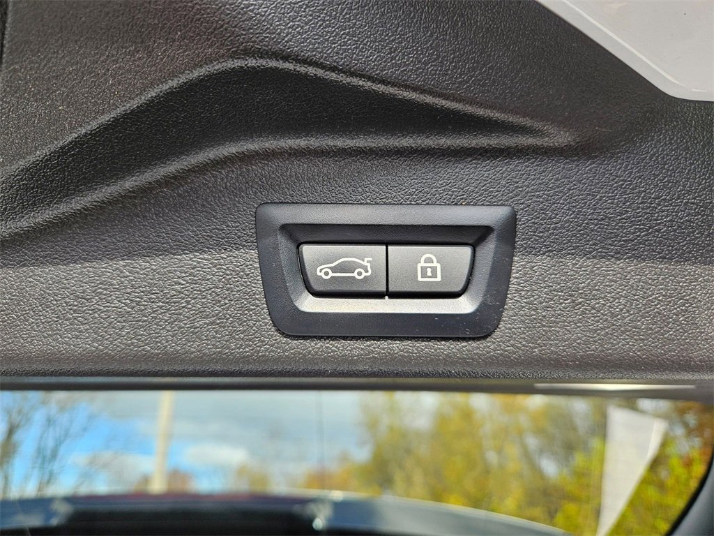 Used 2023 BMW X5 xDrive40i w/ M Sport Package image 25