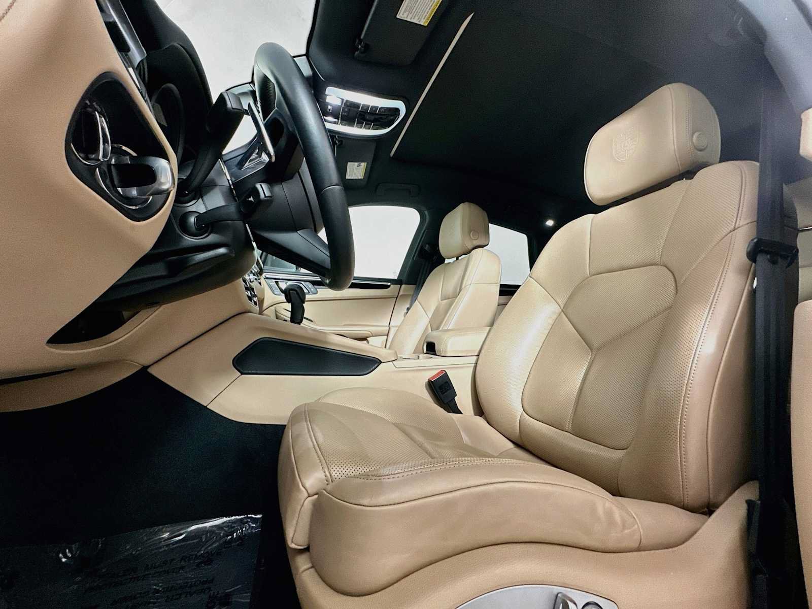 Certified 2024 Porsche Macan Turbo AWD/4WD image 5