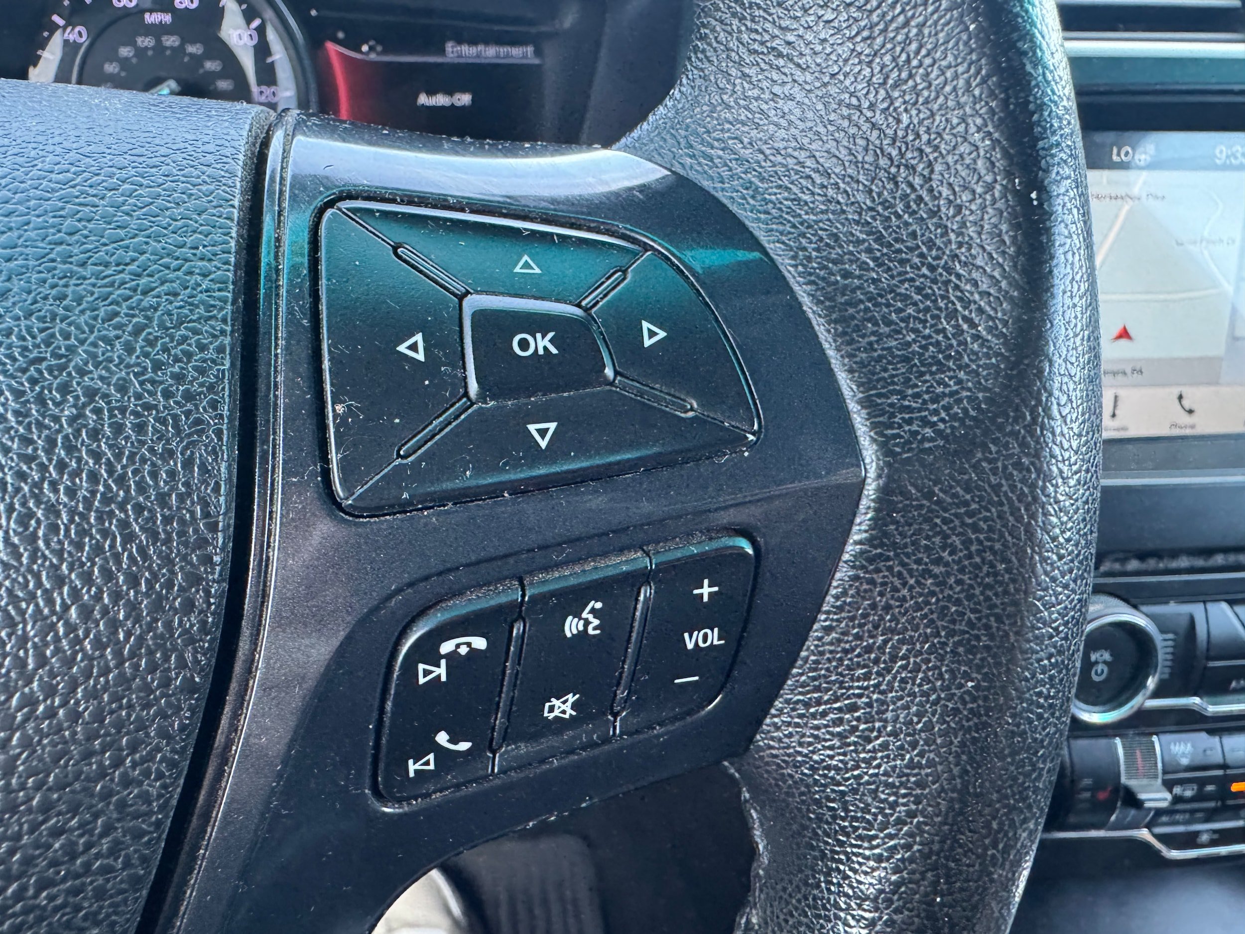 Used 2017 Ford Explorer XLT w/ Equipment Group 202A AWD/4WD image 15