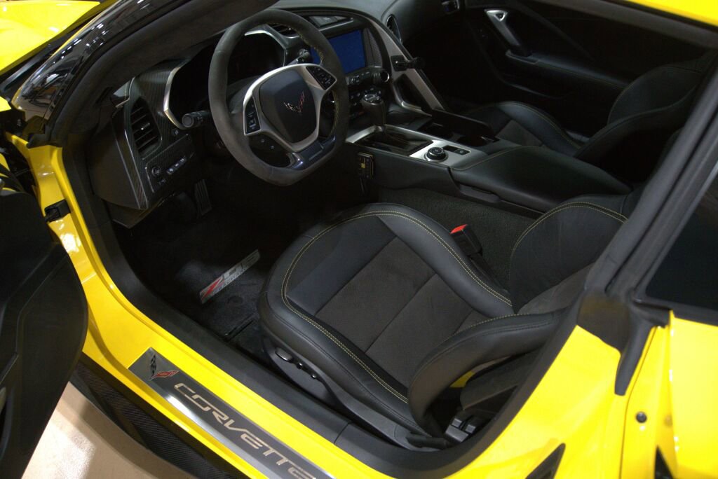 Used 2016 Chevrolet Corvette Z06 w/ 3LZ Preferred Equipment Group image 37