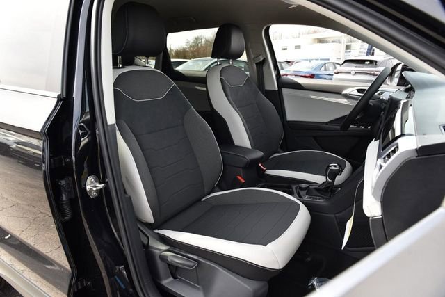 New 2026 Volkswagen Taos SE image 21