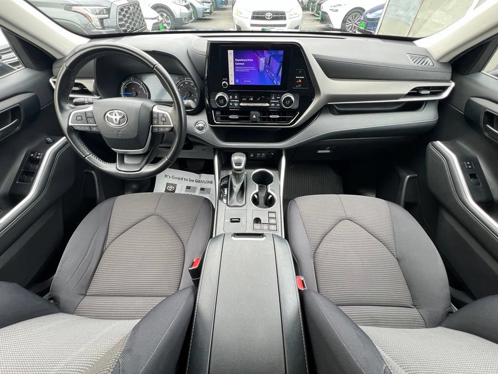 Used 2023 Toyota Highlander LE AWD/4WD image 27