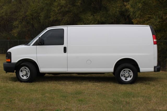 Used 2009 Chevrolet Express 2500 image 2