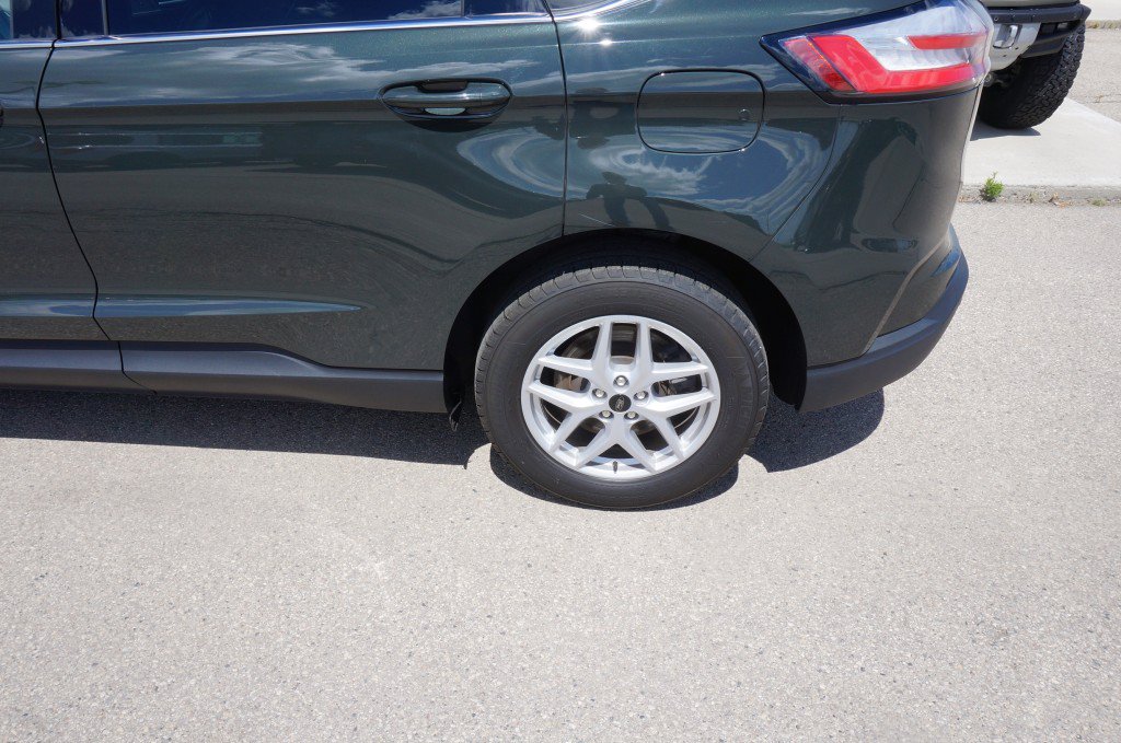 Used 2023 Ford Edge SEL w/ Convenience Package AWD/4WD image 2