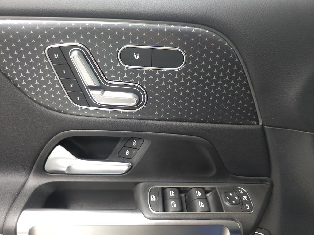 Certified 2026 Mercedes-Benz GLB 250 4MATIC image 6
