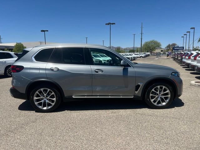 Used 2024 BMW X5 xDrive40i AWD/4WD image 2