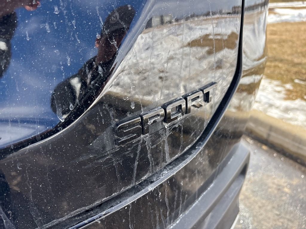 Used 2025 Honda Pilot Sport image 5