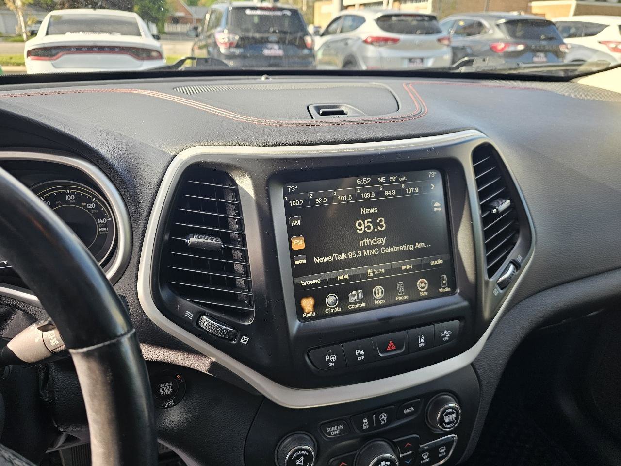 Used 2018 Jeep Cherokee Trailhawk AWD/4WD image 25