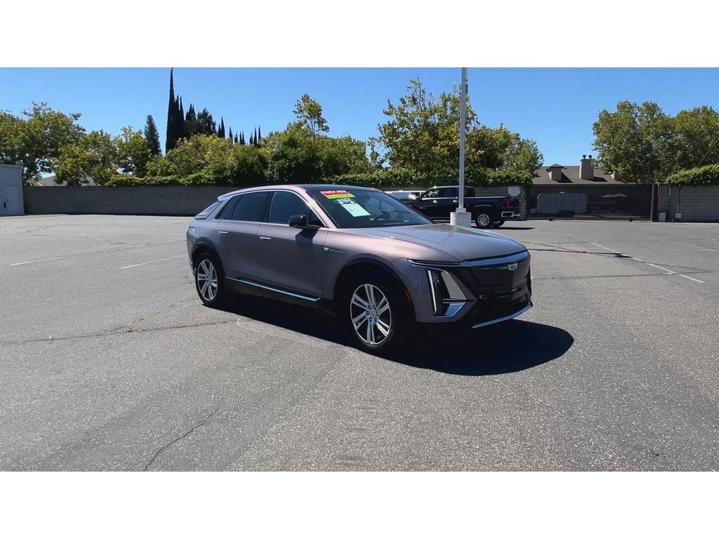 Certified 2024 Cadillac Lyriq Tech w/ Driver Assist Package RWD image 2