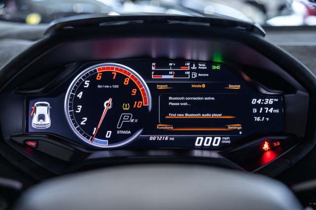 Used 2018 Lamborghini Huracan Performante AWD/4WD image 13