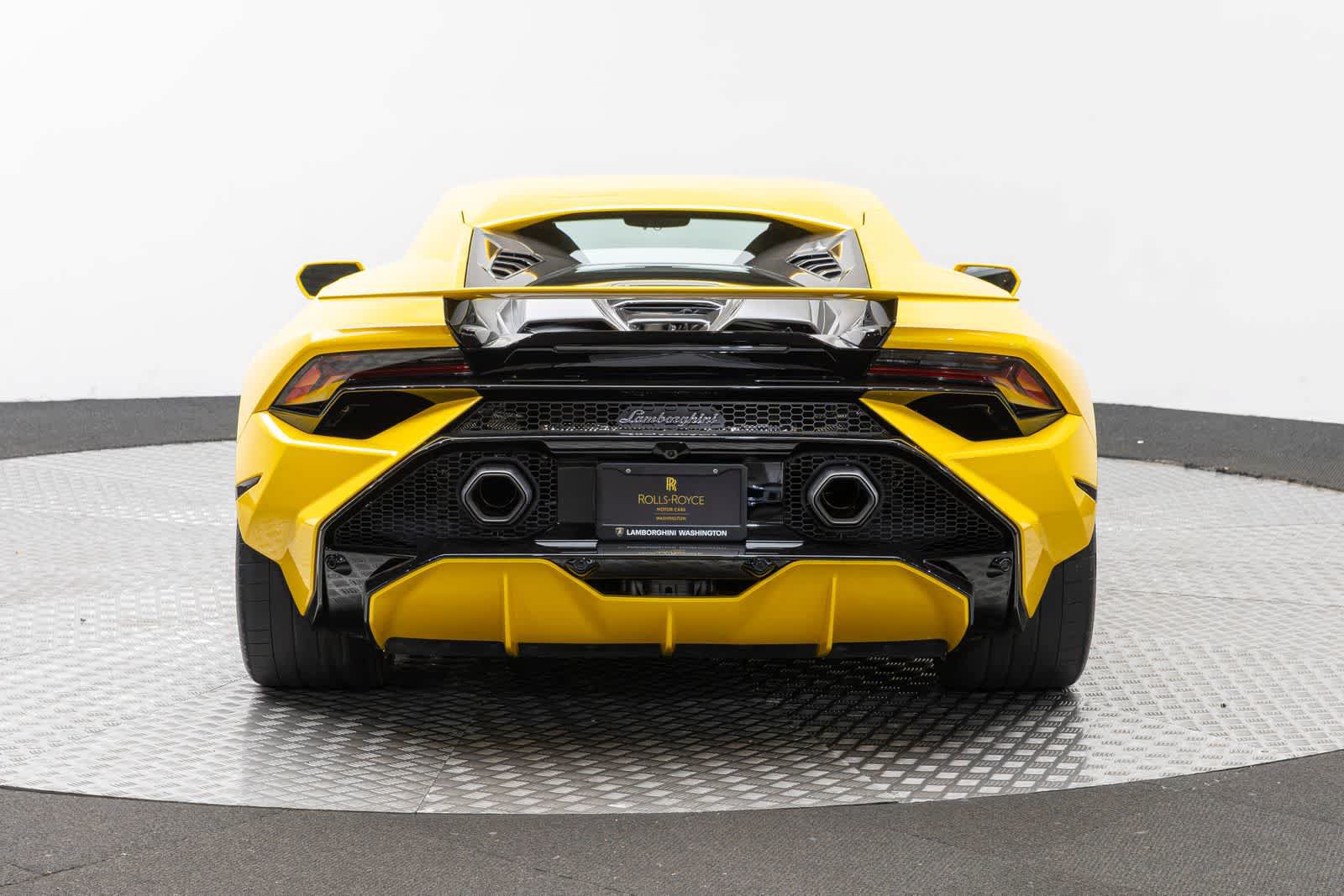 Used 2023 Lamborghini Huracan Tecnica RWD image 5