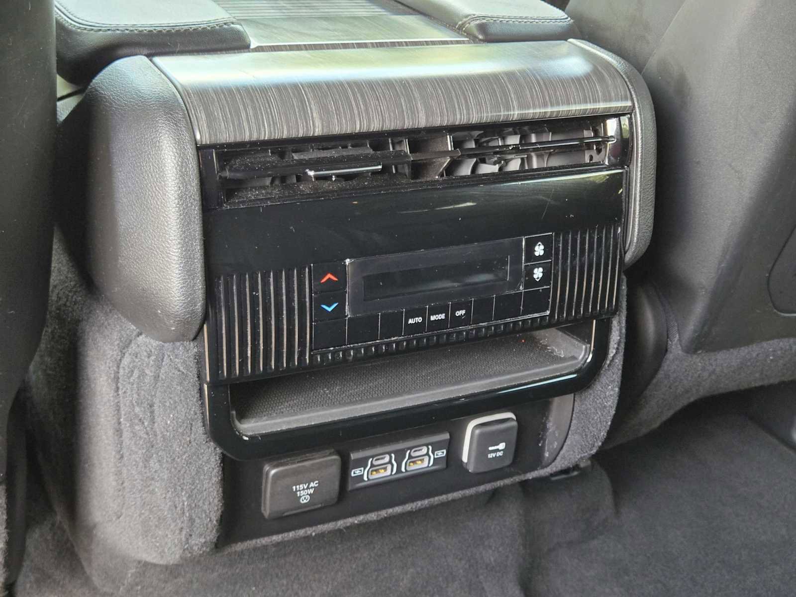 Used 2024 Jeep Wagoneer L Series II image 21