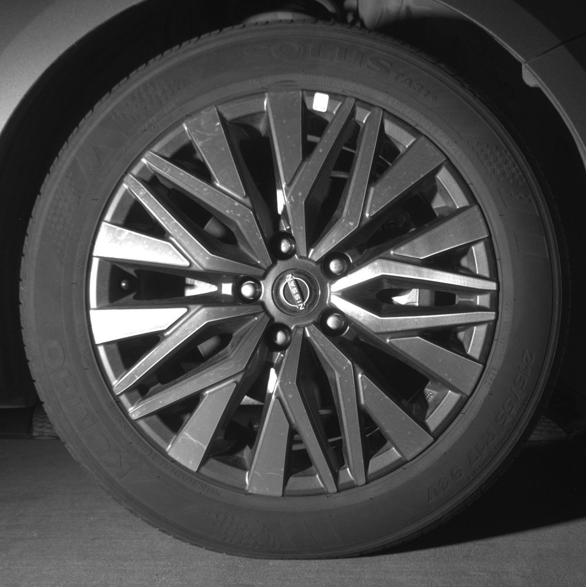 Used 2025 Nissan Altima 2.5 SV FWD image 13