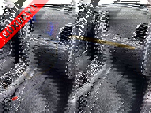 Used 2018 Chrysler 300 Limited image 30