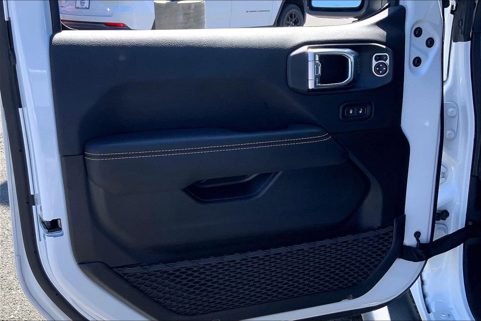 Certified 2025 Jeep Wrangler Sahara w/ Safety Group AWD/4WD image 20