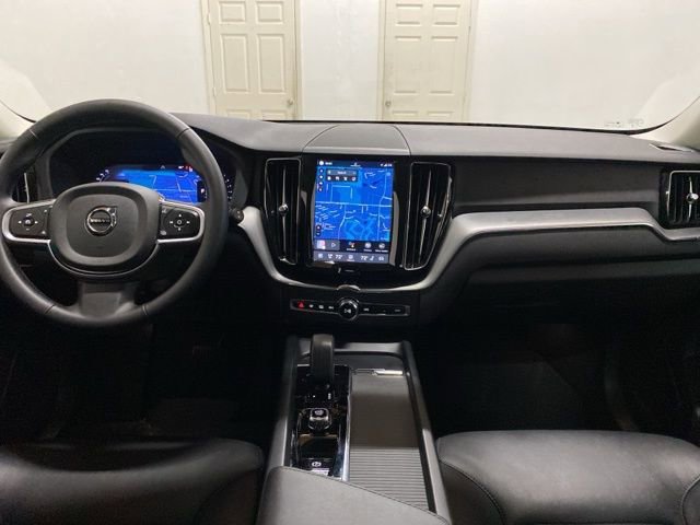 Used 2025 Volvo XC60 B5 Core image 12
