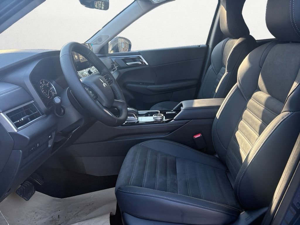 New 2026 Mitsubishi Outlander SE image 10