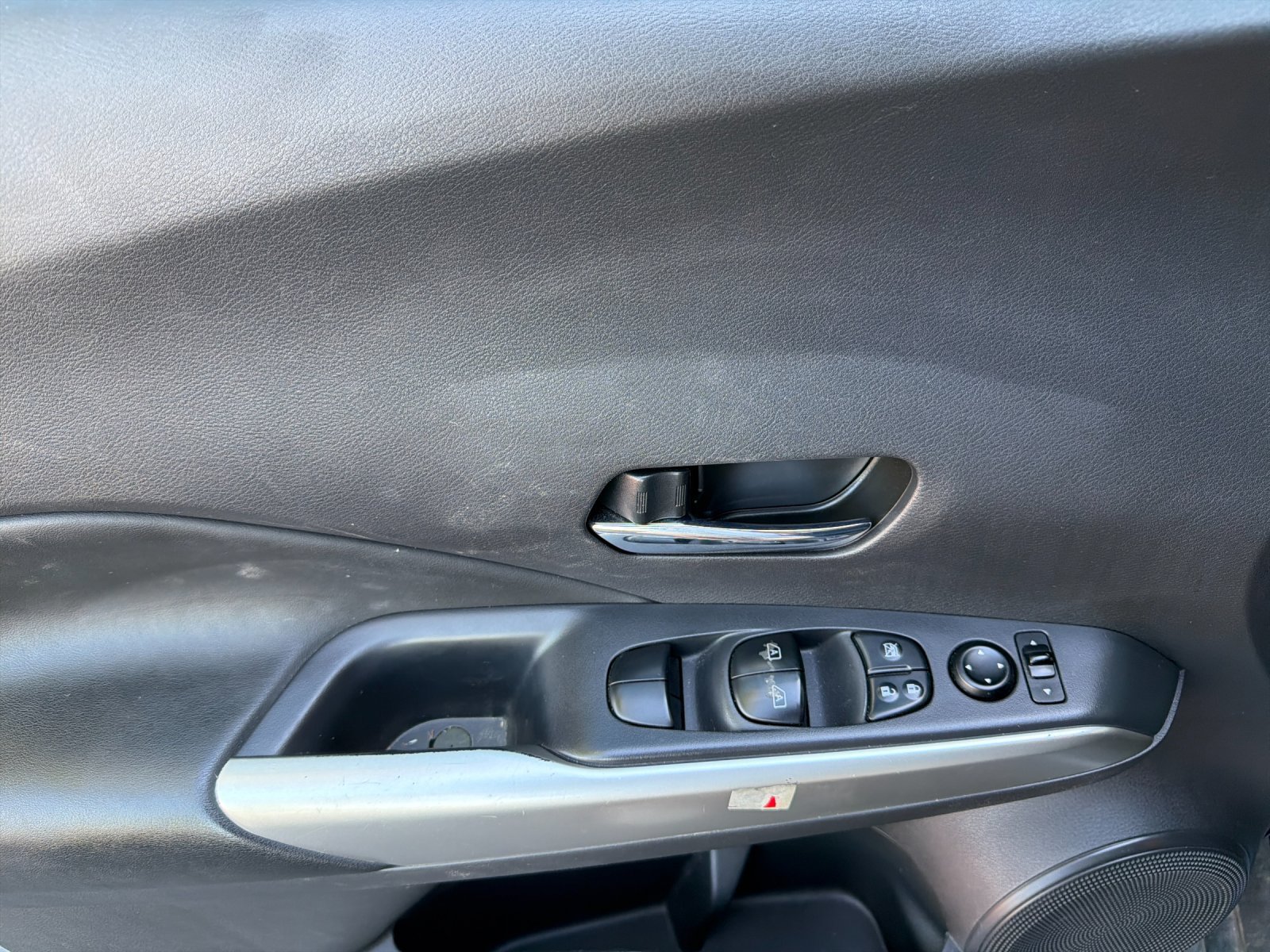 Used 2019 Nissan Kicks SR w/ SR Premium Package FWD image 10
