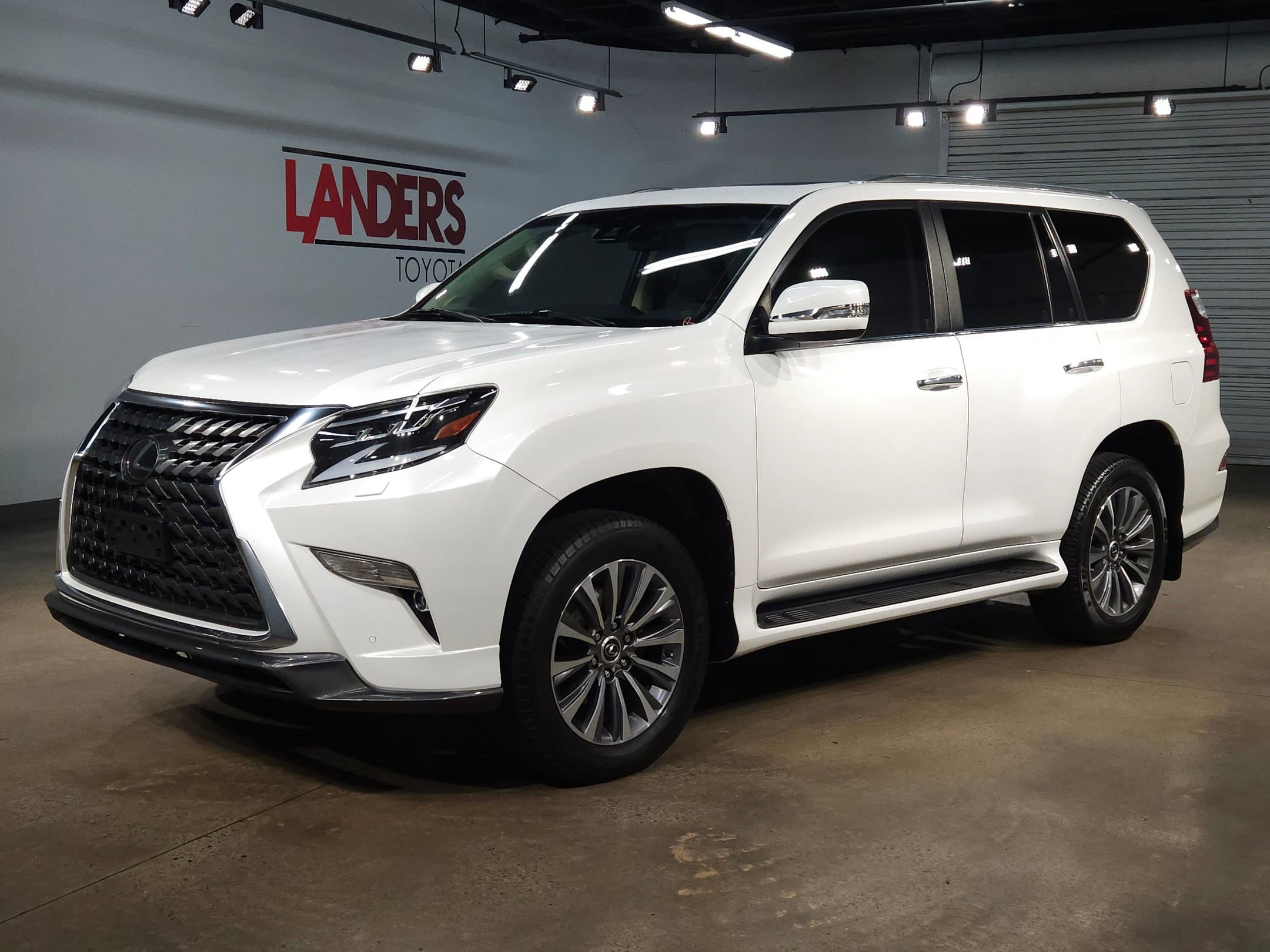 Used 2021 Lexus GX 460 Luxury w/ Sport Design Package AWD/4WD image 3