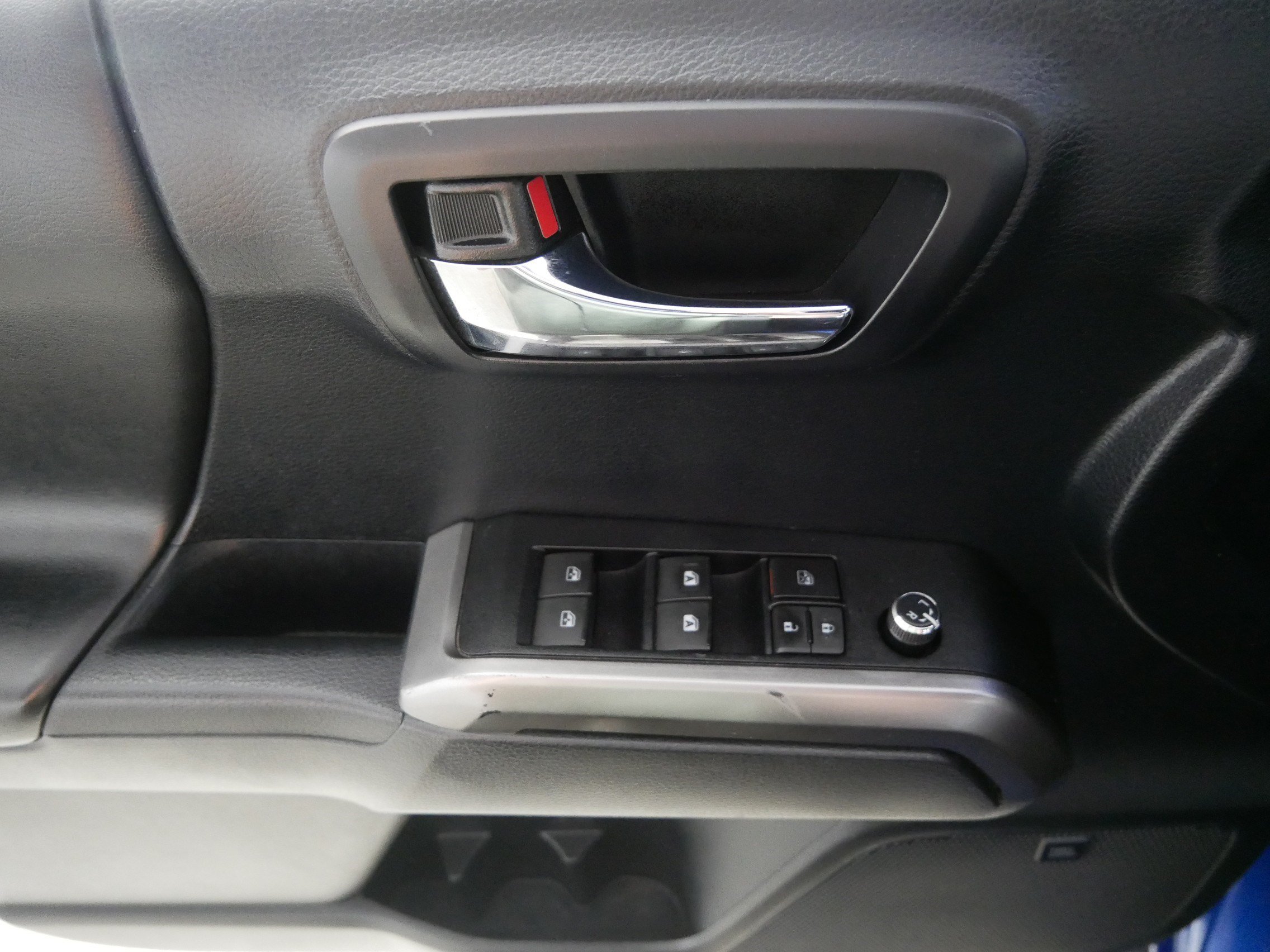 Used 2018 Toyota Tacoma Limited AWD/4WD image 19