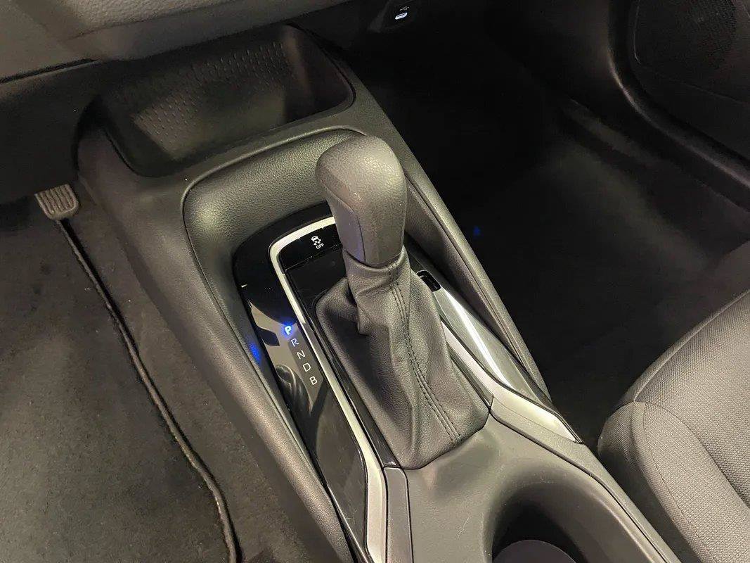 Used 2025 Toyota Corolla LE FWD image 11